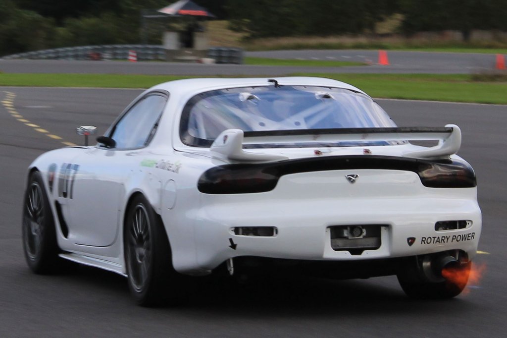 Oliver Clarke var igen på banen i den ildsprudende Mazda RX-7
(Foto: JJ Media)